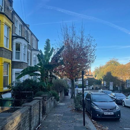 Self-Contained Flat On The 2Nd Floor You Will Share With One Other Guest, In A Family House 2 Minutes Walk From Tufnell Park Station 2Nd Floor With Stairs ลอนดอน ภายนอก รูปภาพ