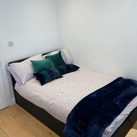 Self-Contained Flat On The 2Nd Floor You Will Share With One Other Guest, In A Family House 2 Minutes Walk From Tufnell Park Station 2Nd Floor With Stairs ลอนดอน ภายนอก รูปภาพ