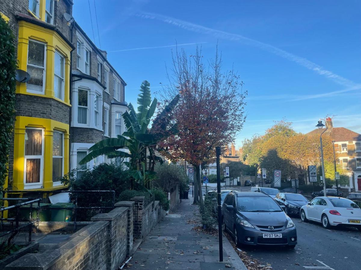 Self-Contained Flat On The 2Nd Floor You Will Share With One Other Guest, In A Family House 2 Minutes Walk From Tufnell Park Station 2Nd Floor With Stairs ลอนดอน ภายนอก รูปภาพ