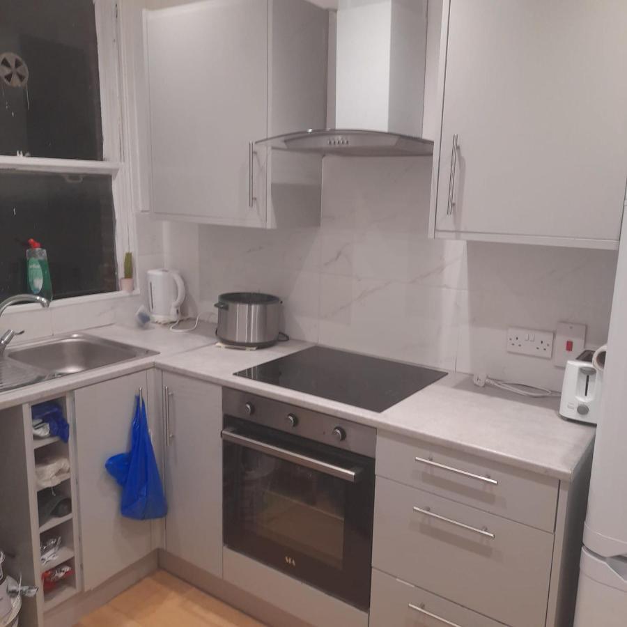 Self-Contained Flat On The 2Nd Floor You Will Share With One Other Guest, In A Family House 2 Minutes Walk From Tufnell Park Station 2Nd Floor With Stairs ลอนดอน ภายนอก รูปภาพ