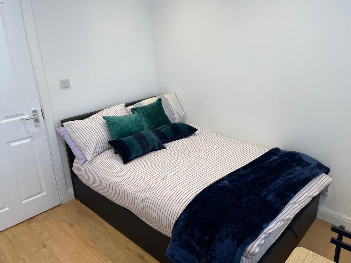 Self-Contained Flat On The 2Nd Floor You Will Share With One Other Guest, In A Family House 2 Minutes Walk From Tufnell Park Station 2Nd Floor With Stairs ลอนดอน ภายนอก รูปภาพ