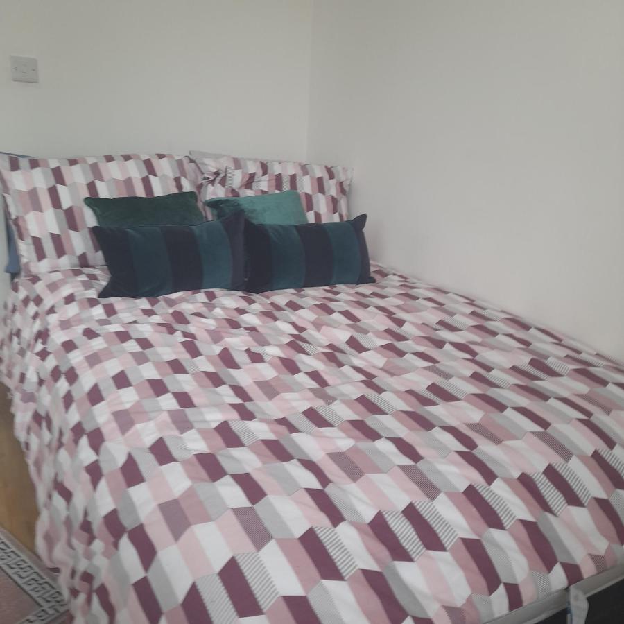 Self-Contained Flat On The 2Nd Floor You Will Share With One Other Guest, In A Family House 2 Minutes Walk From Tufnell Park Station 2Nd Floor With Stairs ลอนดอน ภายนอก รูปภาพ