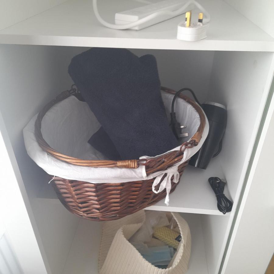 Self-Contained Flat On The 2Nd Floor You Will Share With One Other Guest, In A Family House 2 Minutes Walk From Tufnell Park Station 2Nd Floor With Stairs ลอนดอน ภายนอก รูปภาพ